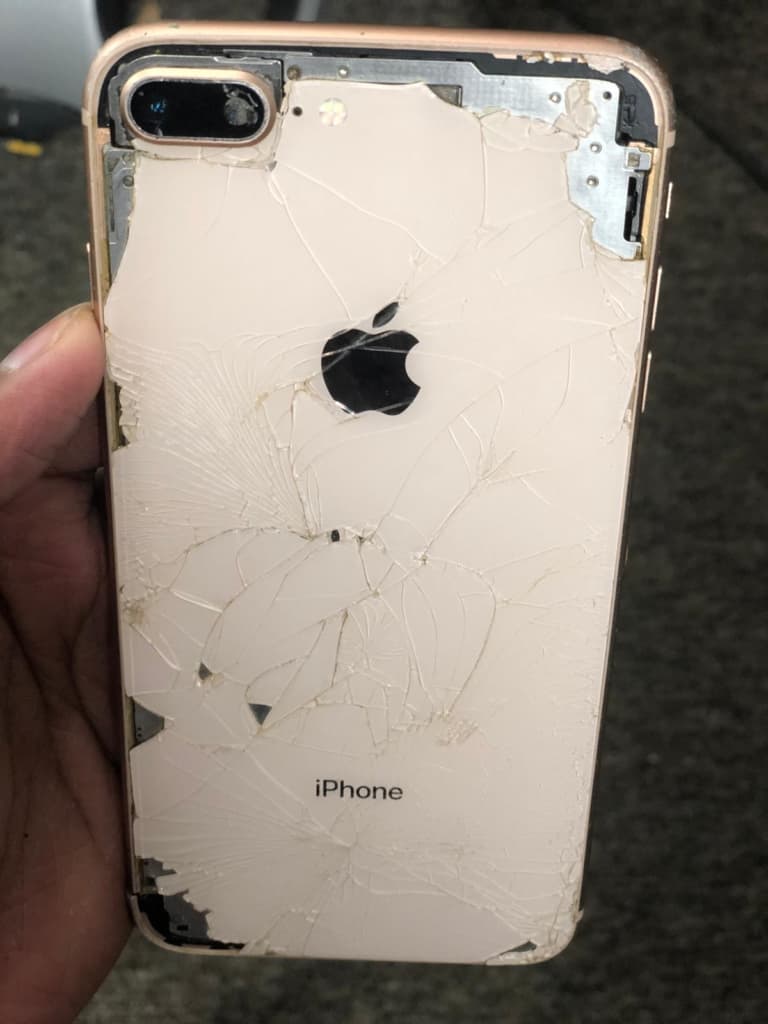 image of iPhone 8 plus cracked back glass came for repair