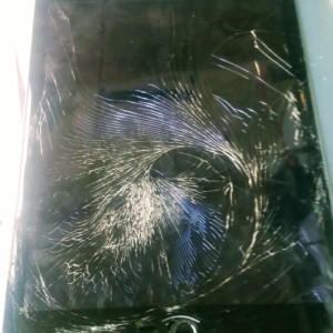 image of customer Cracked iPad 5 came in for glass replacement