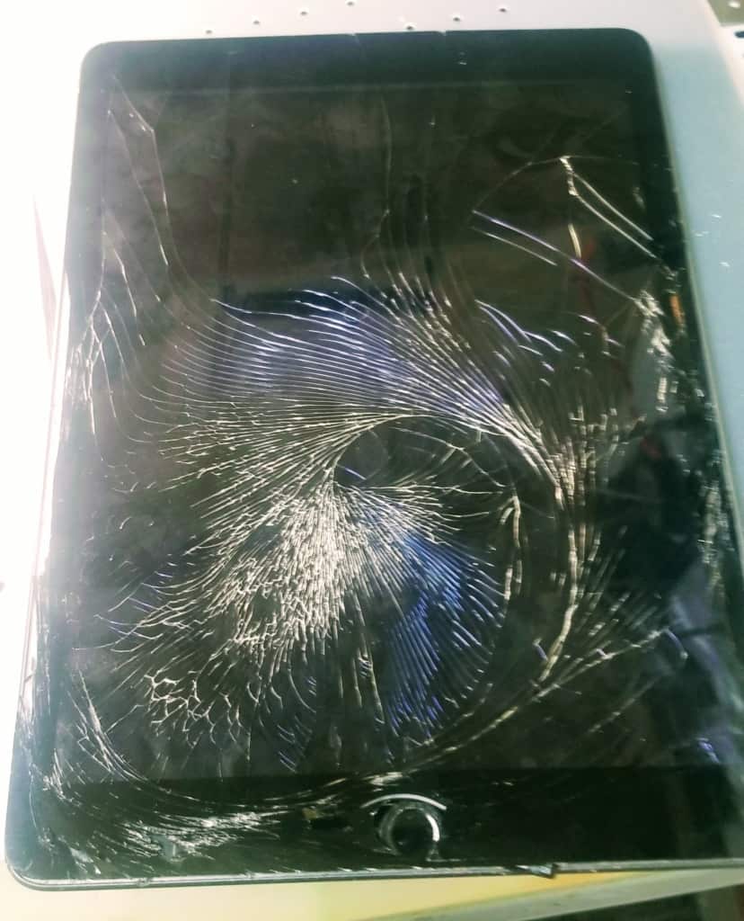 image of customer Cracked iPad 5 came in for glass replacement