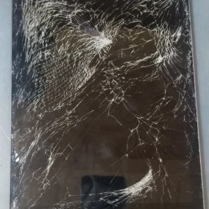 image of cracked iPad 6th gen Glass & Digitizer came in for replacement
